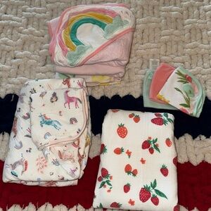 GUC various hooded baby towels (5) and (4) wash clothes 🍓🦄🌈💐🍋💕